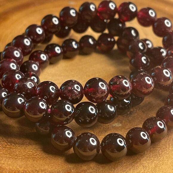 Garnet deep red stretch beaded bracelet 7” crystal healing beads 8mm high qualit - Picture 1 of 8